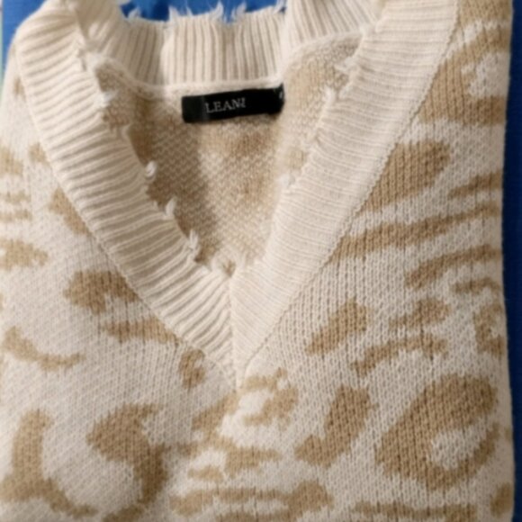 LEAN Leopard Distressed Knit Sweater – LEAN – Size XS - Picture 7 of 7